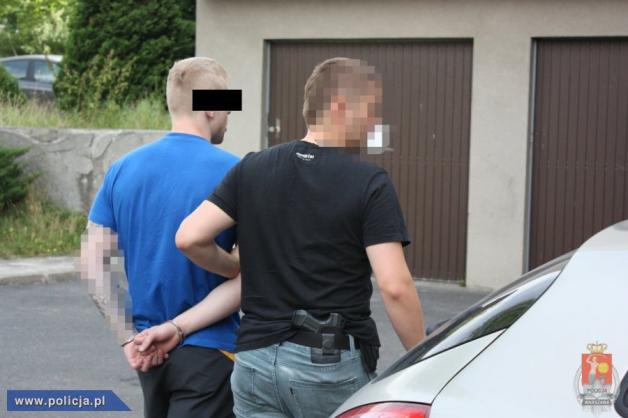 Mokotów: Podawali się za policjantów i okradali staruszków!