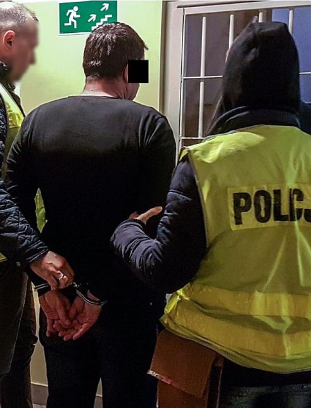 Zielona Góra: 800 przestępstw, 400 fałszywych faktur i straty ponad 600 tys. zł. Akt oskarżenia przeciwko uczestnikom przestępczego procederu wpłynął do sądu.