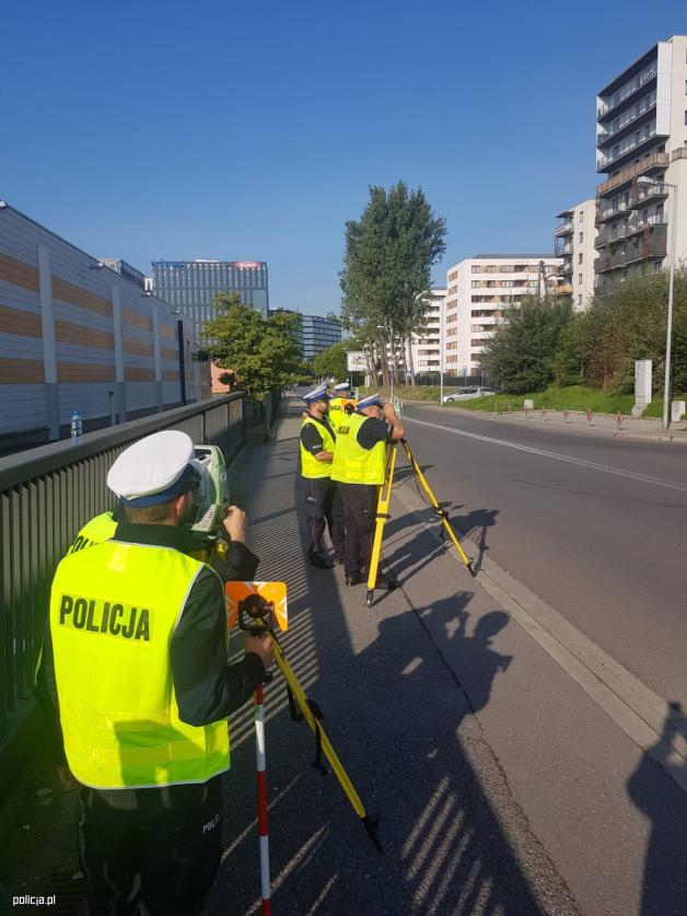 Instruktaż dla policjantów z obsługi tachimetrów