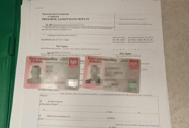 Z dowodem nieboszczyka w podróż
